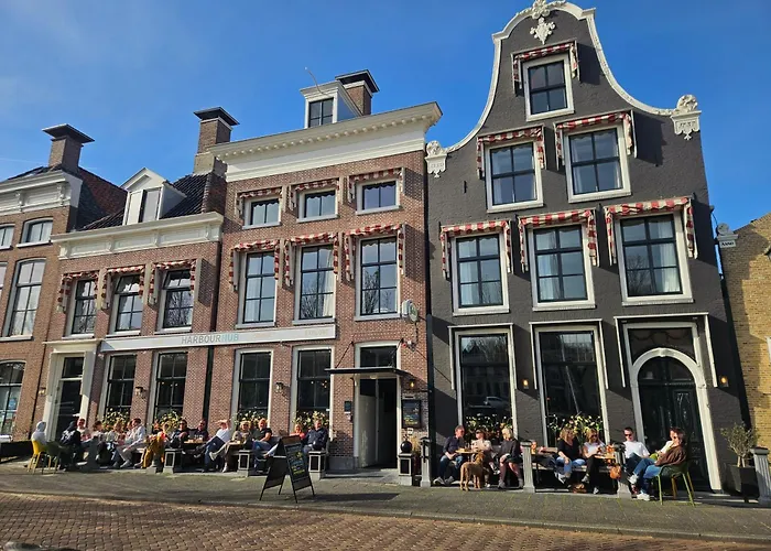 Harbour Hub Hotel